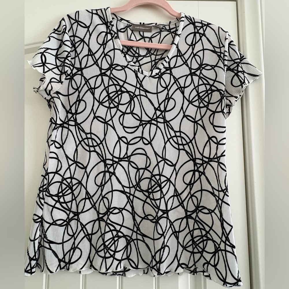 Croft & Barrow Black and White Swirl Short Sleeve Top